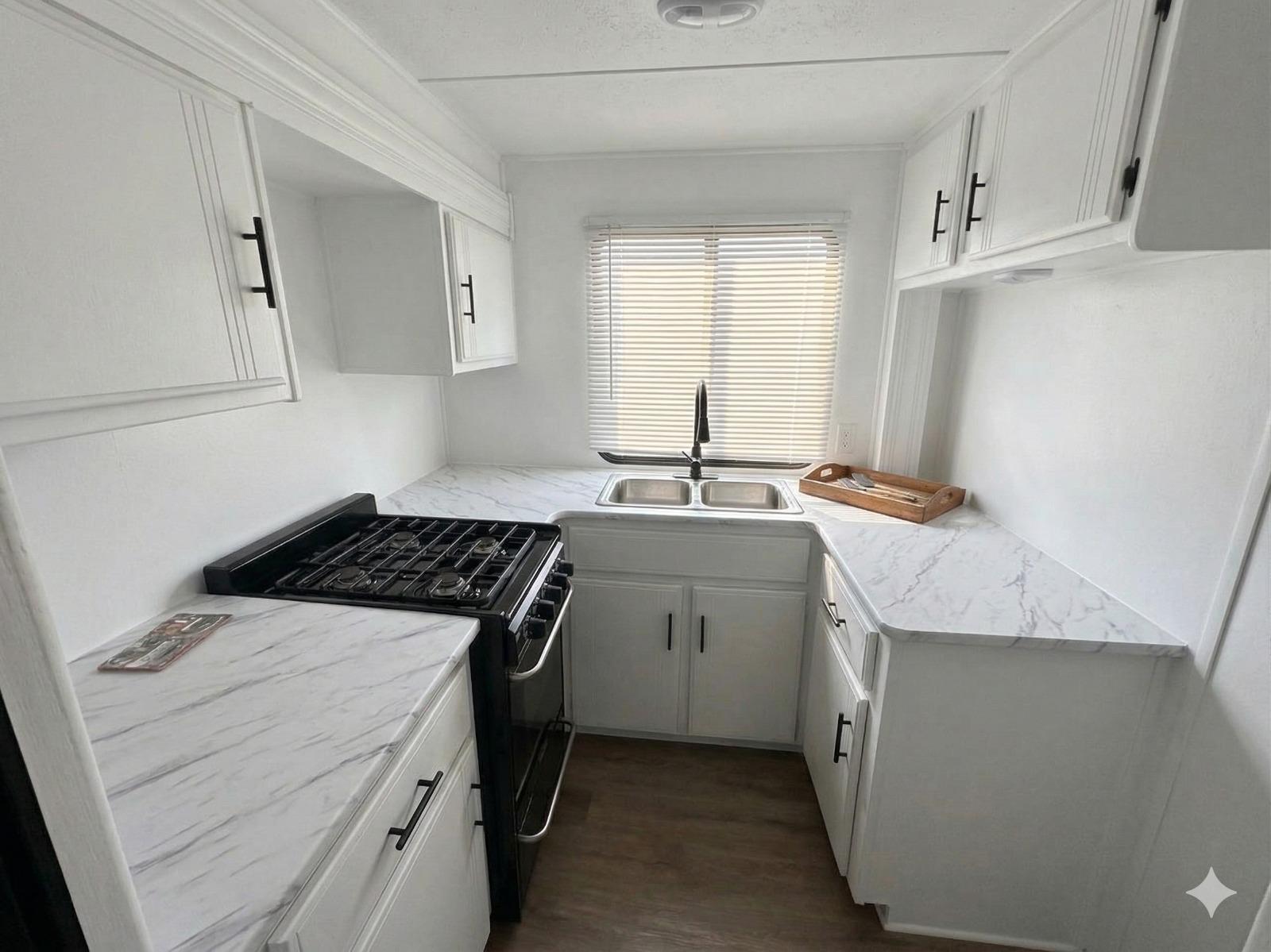 Houseboat — Gallery 6